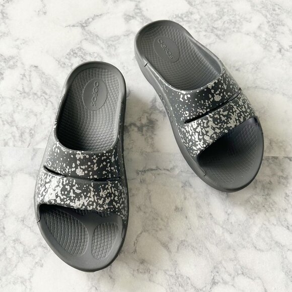 OOFOS OOahh Luxe Slide Sandals in Prosecco Pop